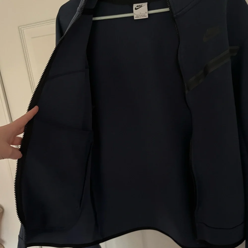 Nike Tech Dark Blue Full-Zip Jacket - Picture 5 of 8